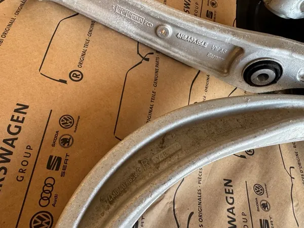 AUDI A8 S8 D5 4N Mozzo Sterzo Sinistro Anteriore OEM 4N0407242B image 4