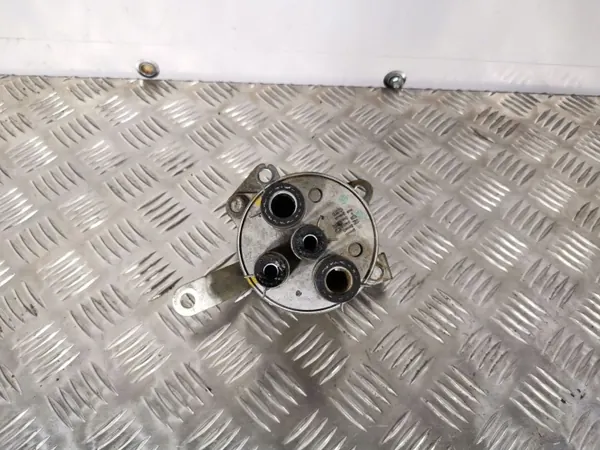 Käytetty Subaru OE vaihteistoöljynjäähdytin OEM 111115 image 2
