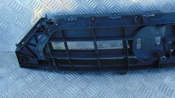 Audi Front Grill 4G8807233G image 2