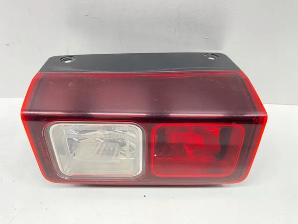 Luz de Reversa Derecha Opel Vivaro II B 2014- image 2