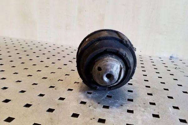 Soporte de motor VOLVO V70 II 2.4L diésel 8624754 image 2