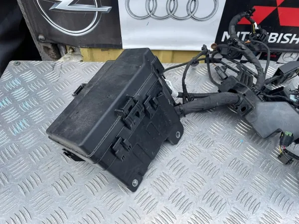 Instalación compartimento motor delantero MG4 OEM 11352541 image 3