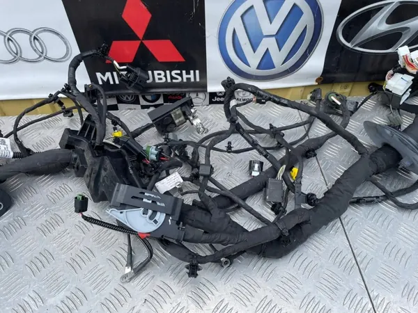 Instalación compartimento motor delantero MG4 OEM 11352541 image 4