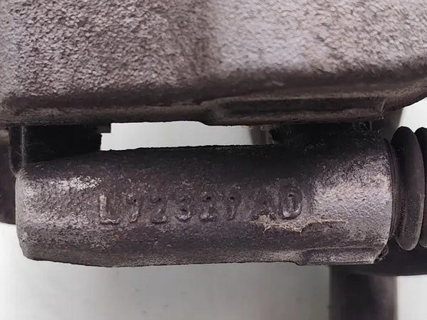 Mercedes-Benz etujarrupuristin OEM L72329AD image 7