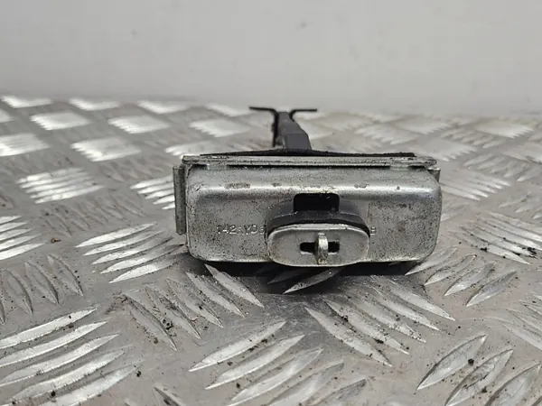 Jaguar XK XKR 2007 Butée de Porte OEM 6W8323552AB image 3