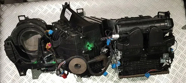 AUDI Q7 4L LIFT Verwarmingsunit 4L1820003AD image 2