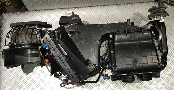 AUDI Q7 4L LIFT Verwarmingsunit 4L1820003AD image 4