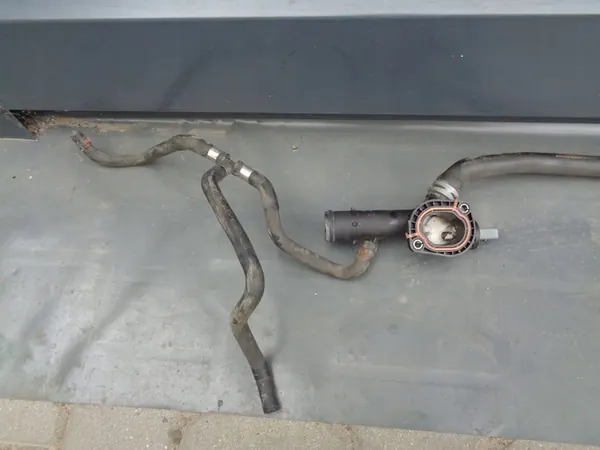 VW POLO 6R 1.2TDI Carcasa de Termostato 03L121131F image 4