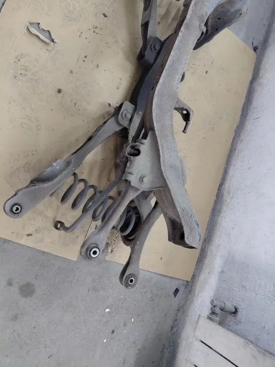 FORD KUGA MK1 Achtertrekhaak OEM - Gebruikt image 5