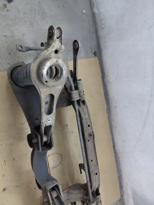 FORD KUGA MK1 Achtertrekhaak OEM - Gebruikt image 7