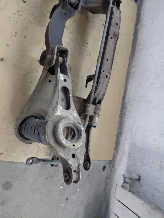 FORD KUGA MK1 Achtertrekhaak OEM - Gebruikt image 8
