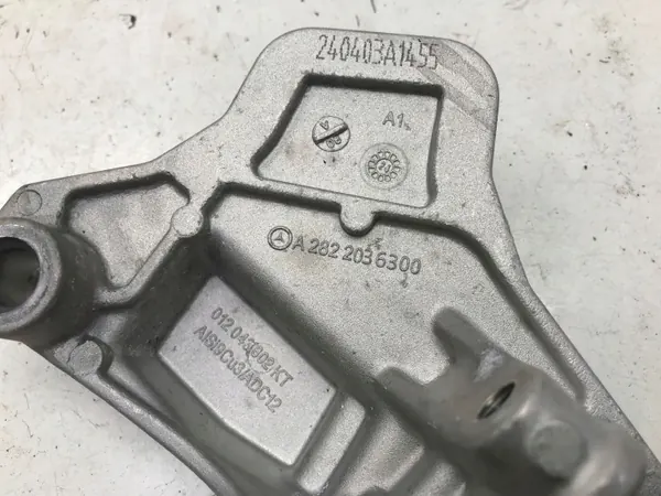 Mercedes Waterpompbeugel OEM A2822036300 - Gebruikt image 5