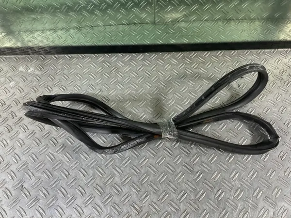 VITO 639 04-14 Höger fönsterpackning OEM Del image 4