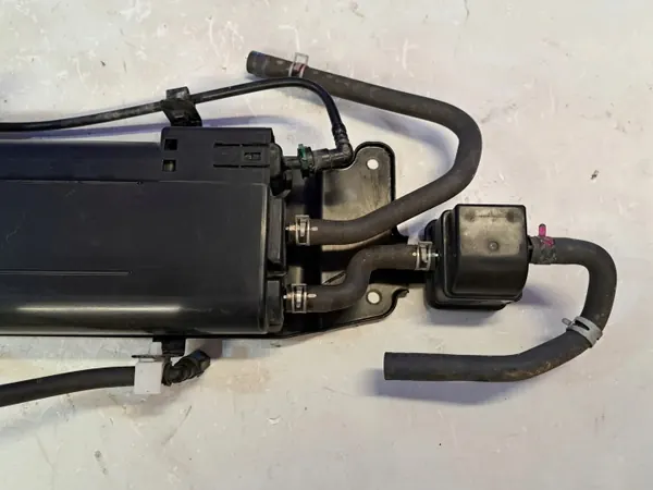 Filtro de combustible Lexus OEM 0218200855A - Usado image 3