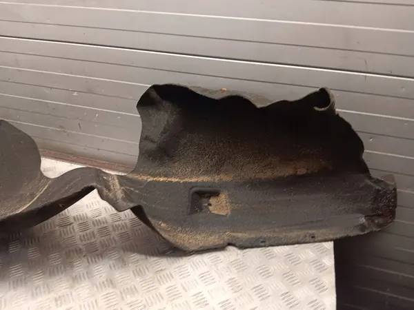 Chrysler Pacifica 2020 Oikea Etulokasuoja image 2