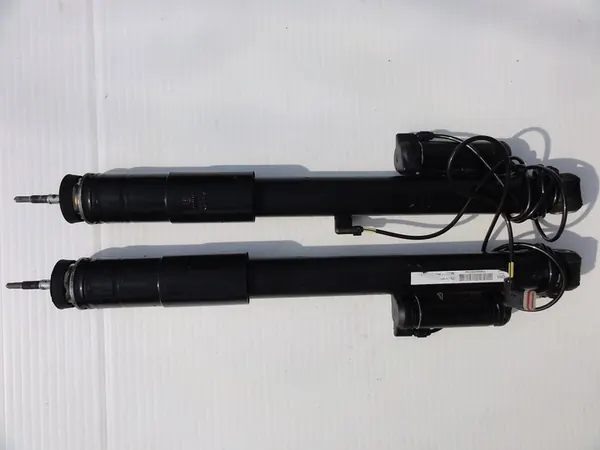 MERCEDES C219 Bakre Stötdämpare A2193260300 A2193260400 image 3