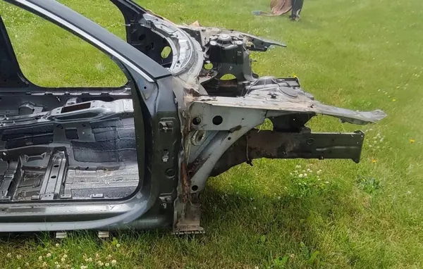 Audi A7 4G LZ7S Quarto Longarina Dianteira Direita OEM image 2