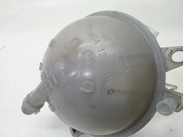 Audi Q5 Laajennussäiliö OEM 80A121405Q - Käytetty image 5