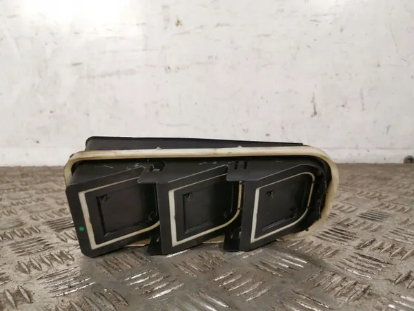 Peugeot 5008 ventilationsgallret OEM FBZ12763 - Begagnad image 2