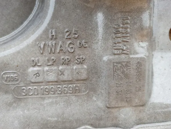 AUDI Q3 Traverswagen OEM 3C0199369H - Gebruikt image 6