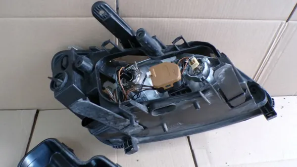C-MAX 1 I Vasen etuvalon OEM - Käytetty osa image 9