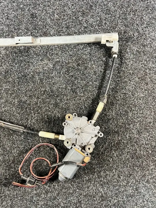 Regulador de janela dianteira esquerda VW Transporter T4 701837501C image 2