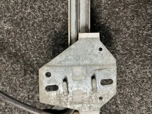 Regulador de janela dianteira esquerda VW Transporter T4 701837501C image 6