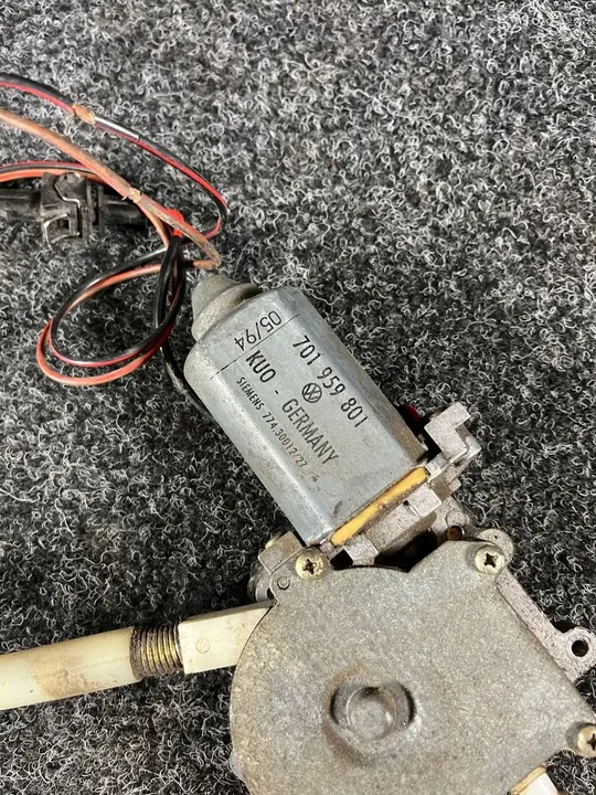 Regulador de janela dianteira esquerda VW Transporter T4 701837501C image 7