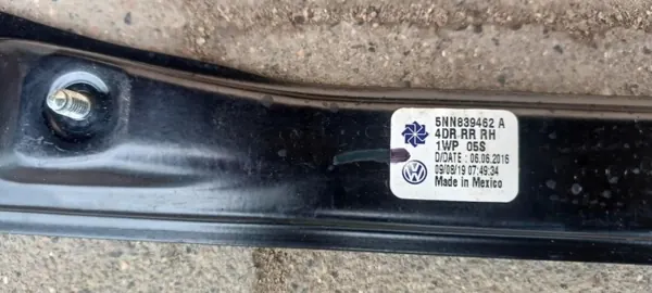 VW TIGUAN II ALLSPACE bakrutsregulator OEM 5NN839461A image 5