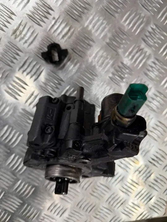 Högtrycksinsprutningspump Citroen C5 2009 OEM 9424A000A image 5