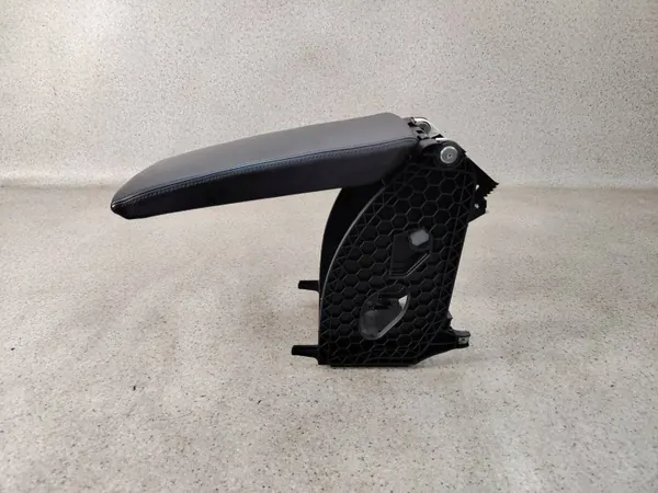 Nahka-kyynärnoja OEM 3V0864207A47 Skoda Superb III:lle image 4