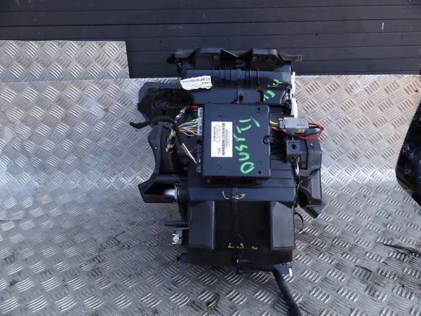 Núcleo do aquecedor Dacia Duster II OEM 272707351R - Usado image 2