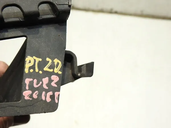 Scivolo paraurti posteriore VW Touran 1T3 Lift 1T0807454 image 2