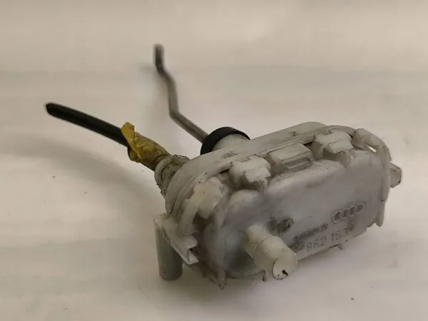 Pompe de verrouillage central OEM 4A0862153 Audi A8 S8 D2 image 2