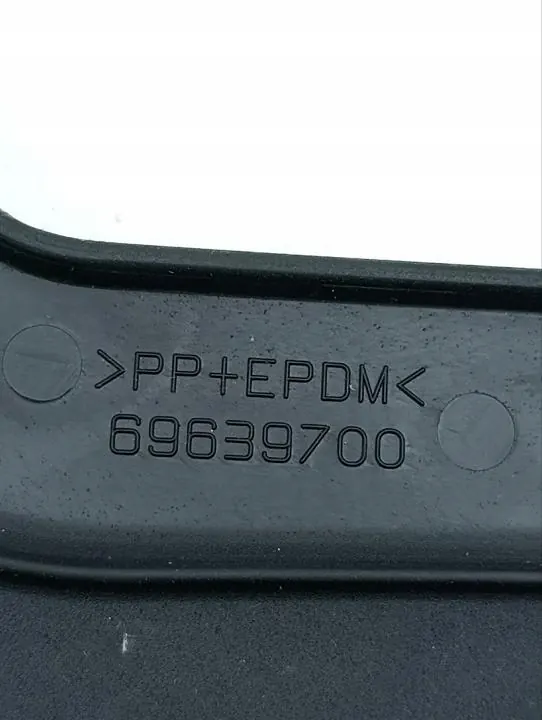 Detalhe de acabamento Maserati OE OEM 69639700 - Usado image 7