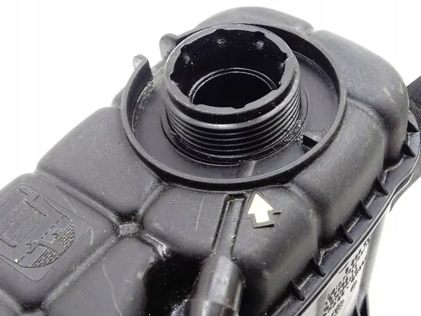 BMW M3 F80 Ausgleichsbehälter OEM 2284600 - Gebraucht image 4