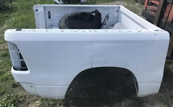 Aile arrière Dodge RAM 2019-2023 OEM P688565AD image 3