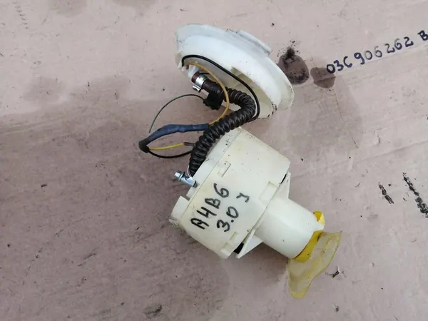 Brandstofpomp Audi A4 B6 3.0B DRC74498 image 3