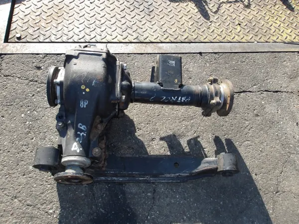 Travesaño delantero NISSAN - Pieza OEM NISSAN usada image 2