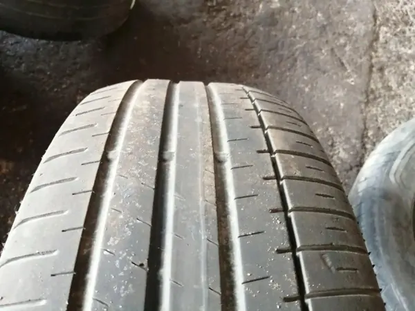 VW Passat B6 bakluckegaller OEM 23560R18 image 4