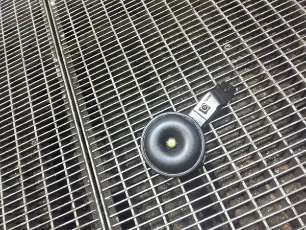 Klaxon Hyundai Bayon OEM 96630-Q0100 - Occasion image 2