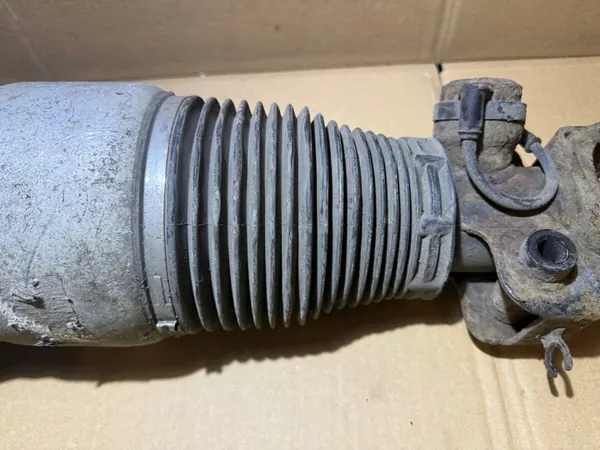 AUDI Q7 4L Höger Främre Luftdämpare 7L8616040B image 2