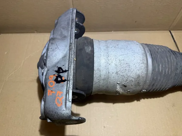 AUDI Q7 4L Höger Främre Luftdämpare 7L8616040B image 3