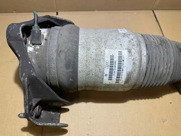 AUDI Q7 4L Höger Främre Luftdämpare 7L8616040B image 4