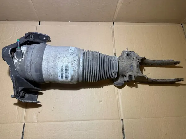 AUDI Q7 4L Höger Främre Luftdämpare 7L8616040B image 9