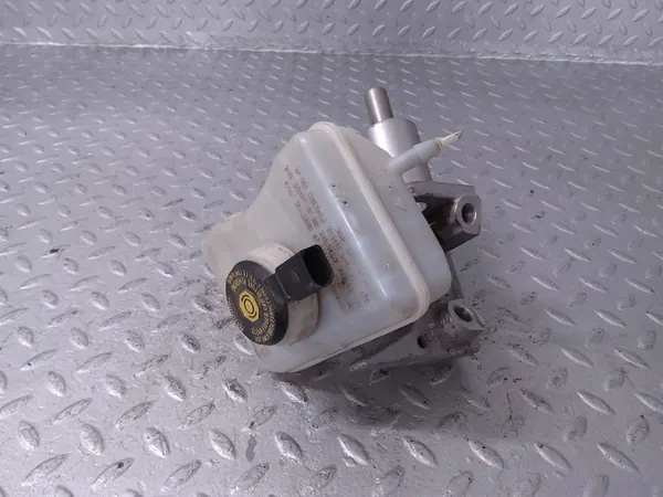 Audi A4 Allroad Hoofdremcilinder 8K0611021B image 3