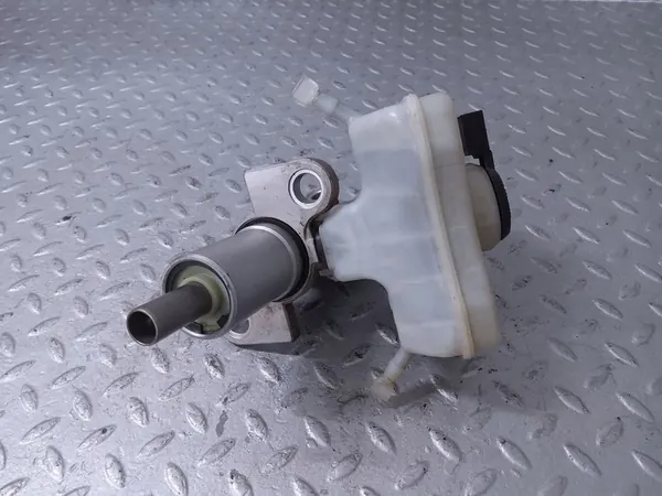 Audi A4 Allroad Hoofdremcilinder 8K0611021B image 4