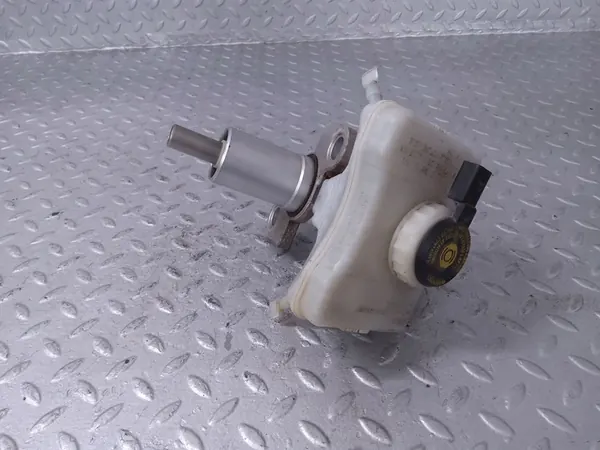 Audi A4 Allroad Hoofdremcilinder 8K0611021B image 5