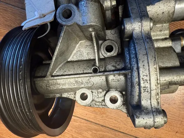 Bomba de agua vacío 2.4 TDDI Ford Transit image 2