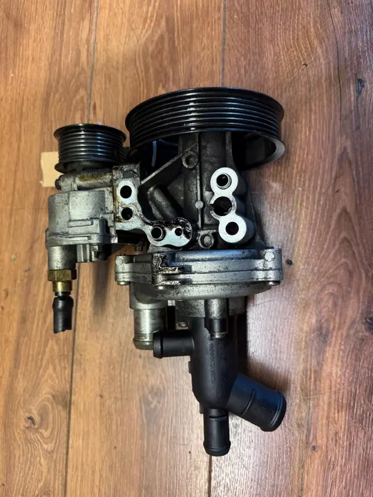 Bomba de agua vacío 2.4 TDDI Ford Transit image 4